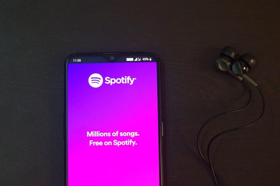 Приложение Spotify исчезло из российских App Store и Google Play