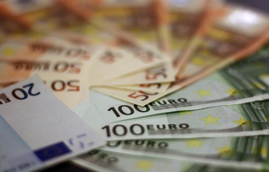 Евро опустился ниже 79 рублей