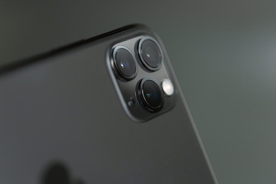Apple предсказали падение продаж. Акции упали почти на 5%