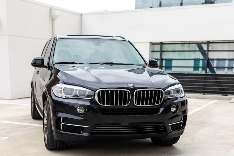 У российской предпринимательницы угнали BMW за 9 млн рублей