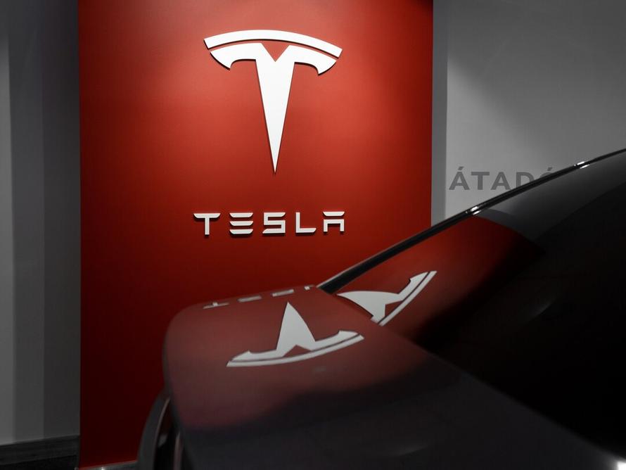 Tesla обвинила бывшего сотрудника в краже технологии суперкомпьютера