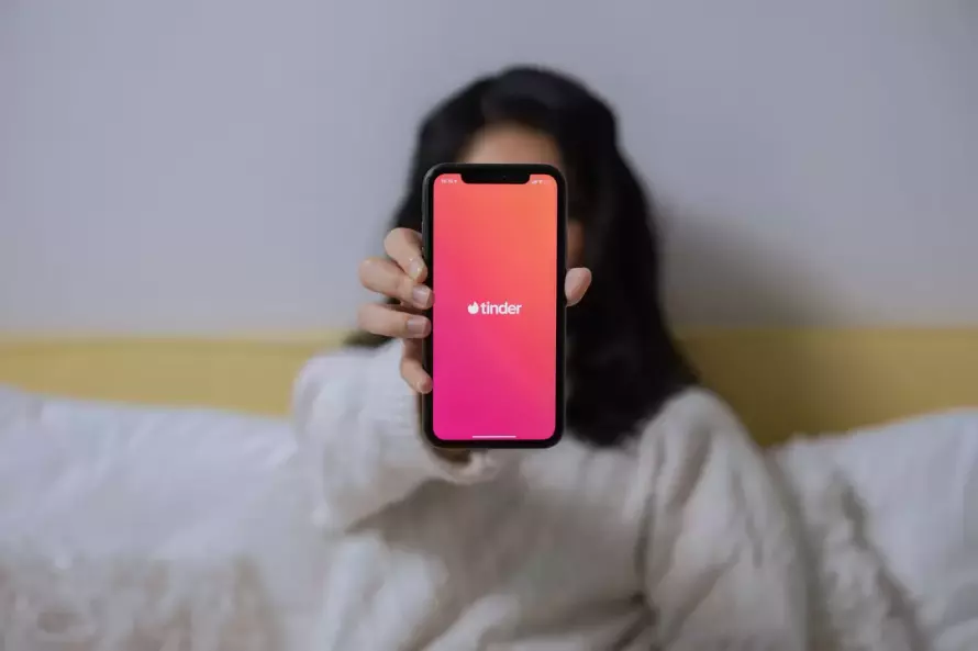 Tinder решил судиться с Google
