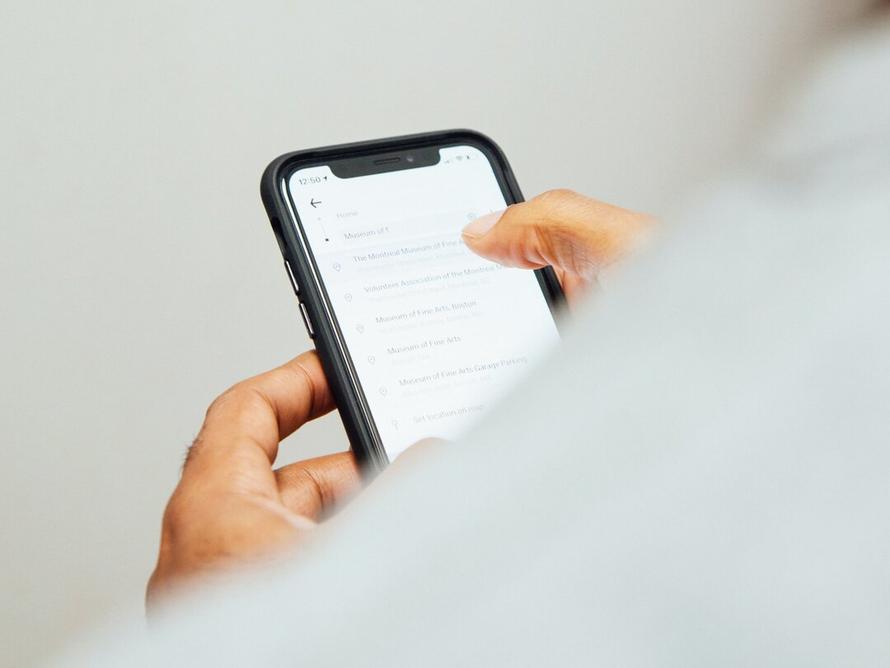 Apple отключила оплату подписок у пользователей «Мегафона» и Tele2