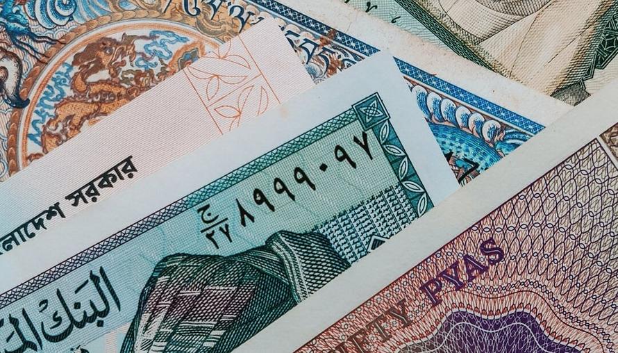 Мосбиржа захотела запустить торги арабской валютой