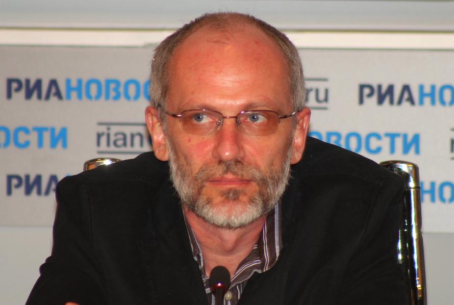 Ведущий Первого канала тайно обвенчался с 20-летней студенткой. У них огромная разница в возрасте