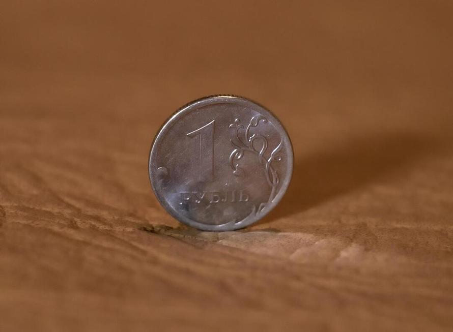 Рублю предрекли укрепление до 55 за доллар