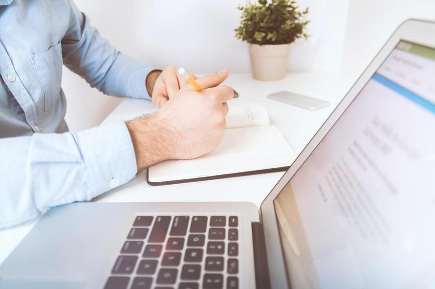 Сотрудникам российского Центробанка порекомендовали не ездить в недружественные страны