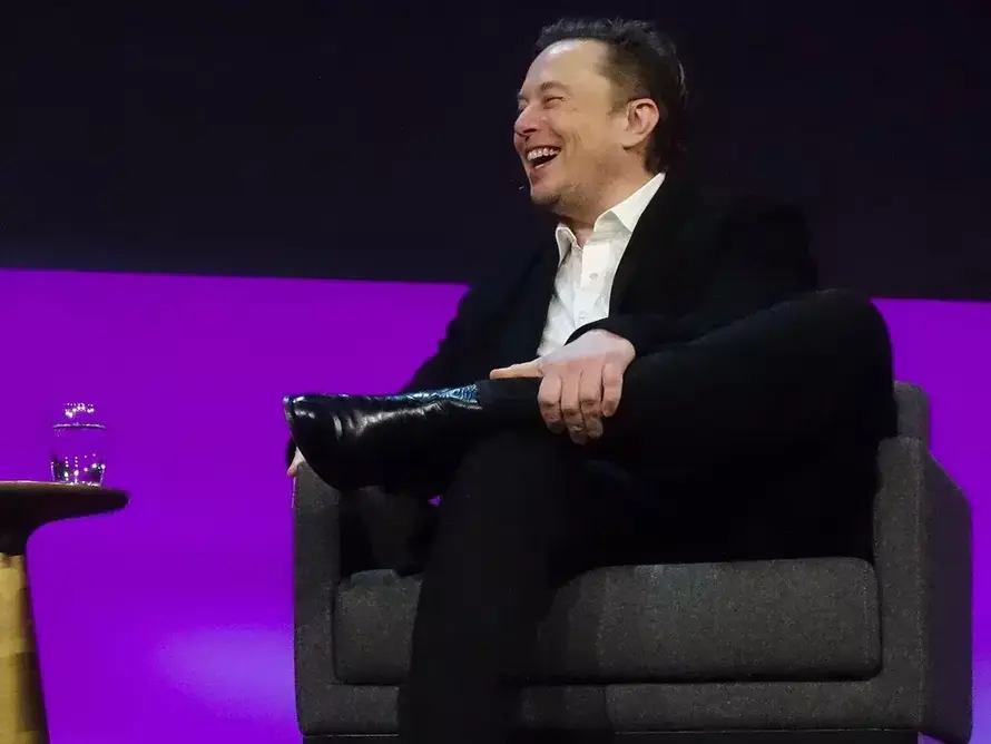 Состояние Илона Маска обвалилось после сообщений о сокращениях в Tesla