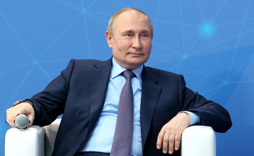 Песков рассказал, будет ли Путин встречаться с иностранными бизнесменами на ПМЭФ