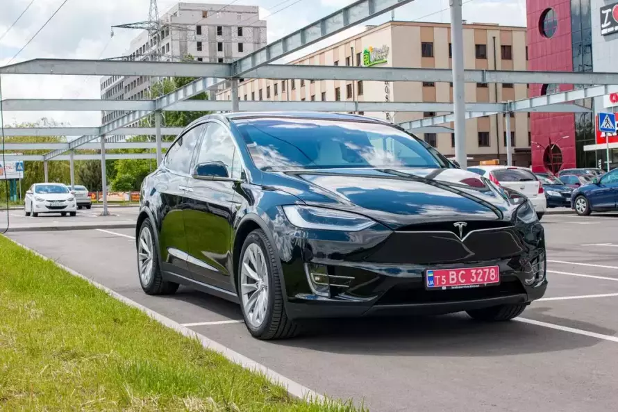 Илон Маск назвал новые заводы Tesla печами для денег