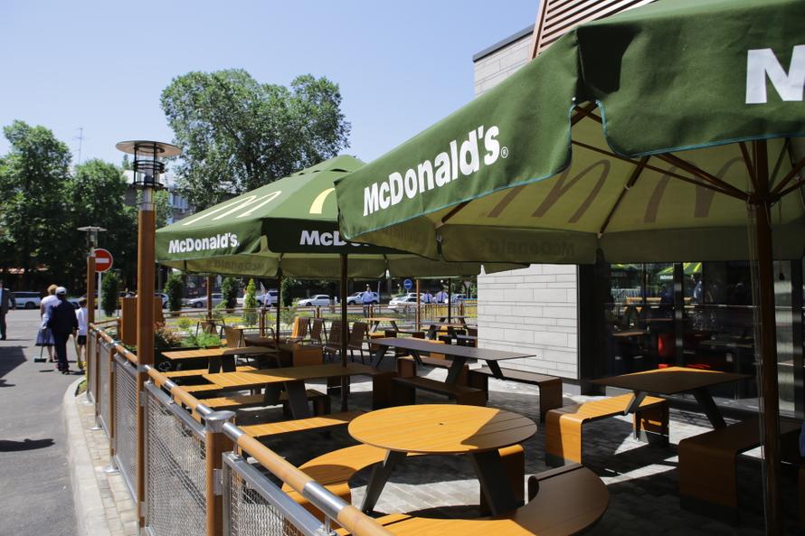 В Казахстане перестал работать McDonald's