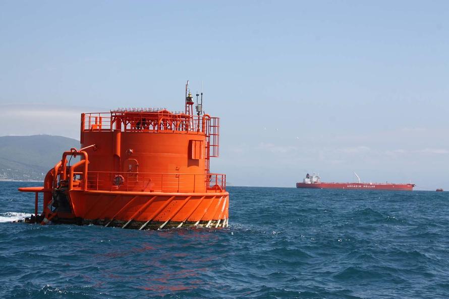 Суд приостановил работу виновной в разливе нефти в Чёрном море компании