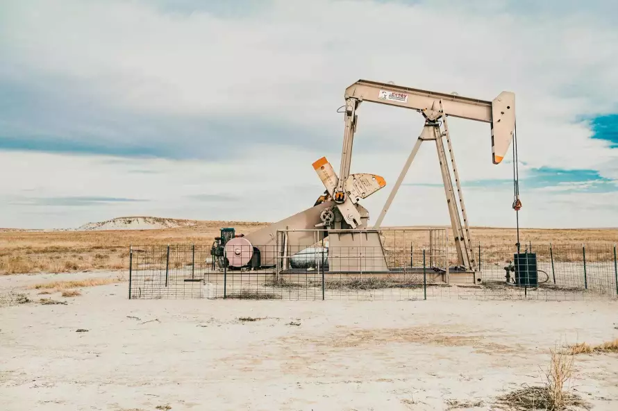 Цена на нефть Brent опустилась ниже $97 впервые с 16 марта