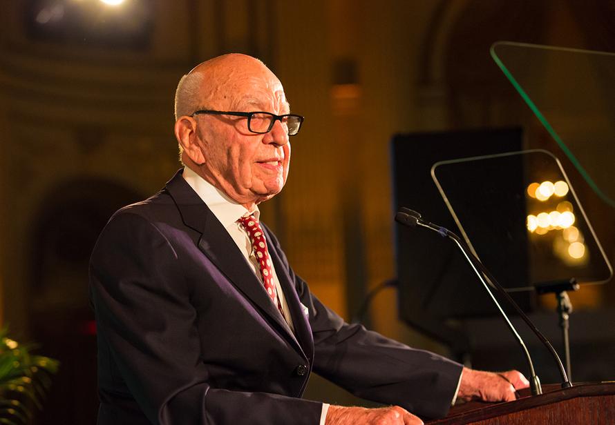 Пожилой американский миллиардер по-быстрому развёлся с супермоделью