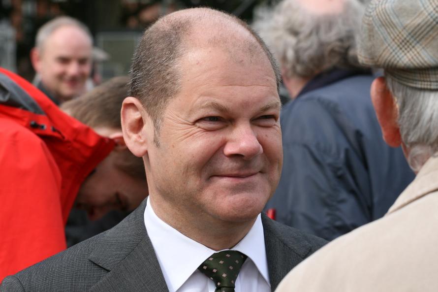 Шольца уличили в шантаже немцев ради энергогигантов