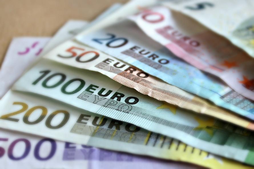 Россиянам рассказали, могут ли они провозить евро из ЕС