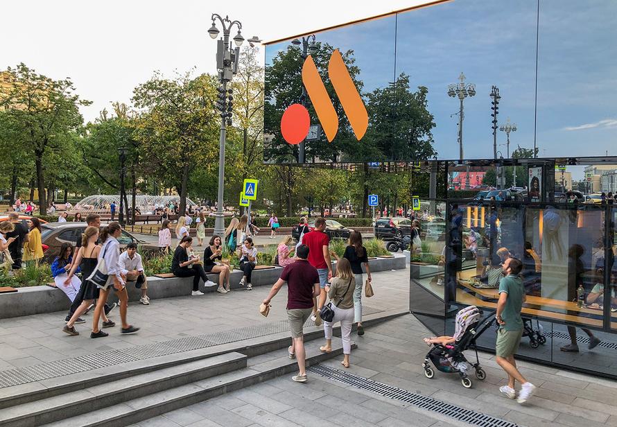 Владелец «Вкусно — и точка» решил купить ещё одну уходящую из России компанию 