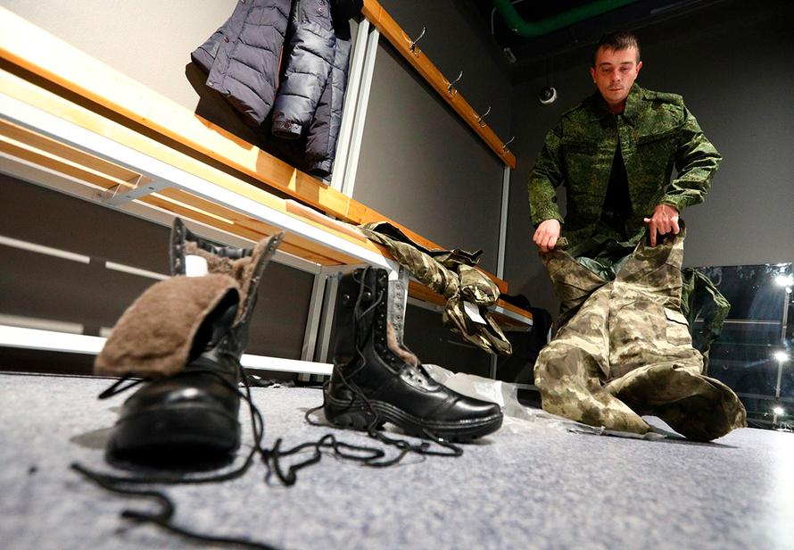 Власти решили проверить цены в военторгах. Там внезапно всё подорожало