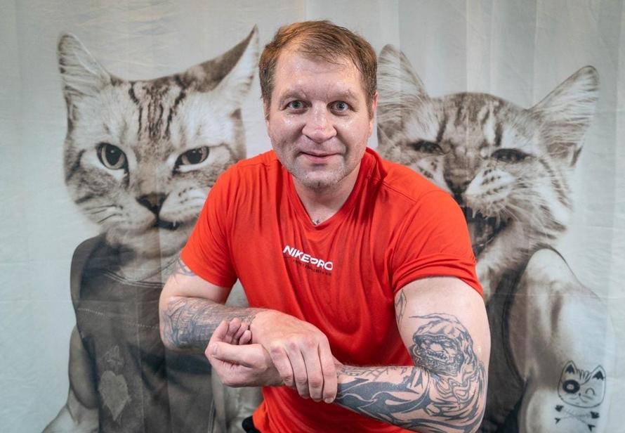 Боец Александр Емельяненко попросил 300 тыс. в день за поездку в Донбасс. Оказалось, его разыграли