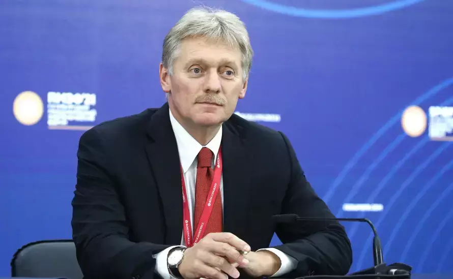 Песков назвал похожей на утку статью об отъезде из России 700 тысяч человек