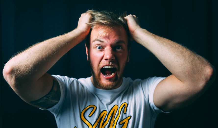 Россияне объяснили, зачем матерятся на коллег