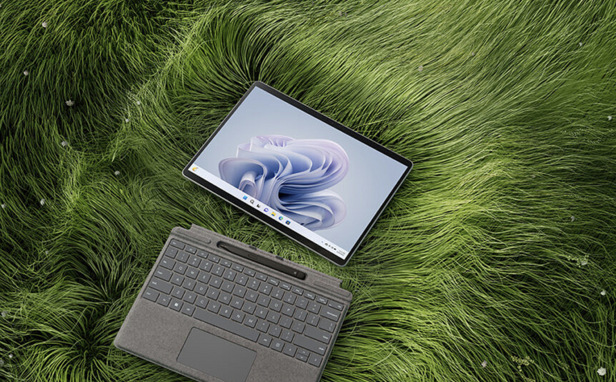 По цене как макбук, а что с начинкой? Microsoft представила флагманский ноутбук