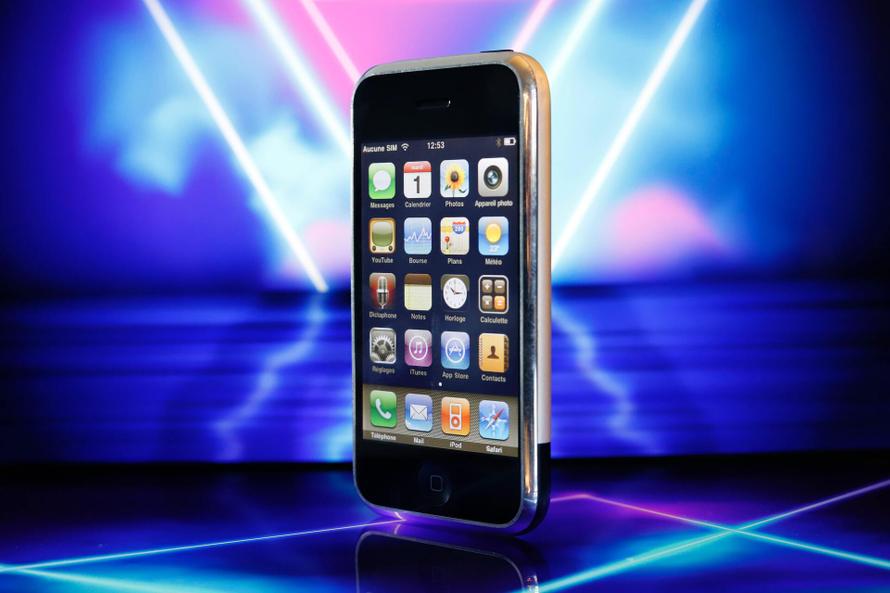 Назад в 2007-й. Первый iPhone продали за $40 тыс.