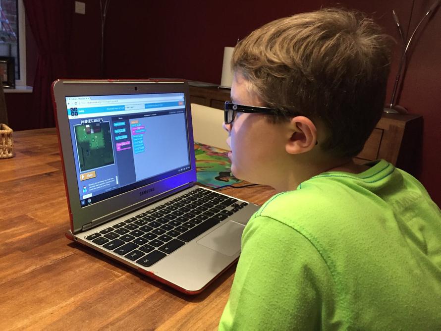 Есть только два гендера. Роскомнадзор наехал на образовательный сервис из США