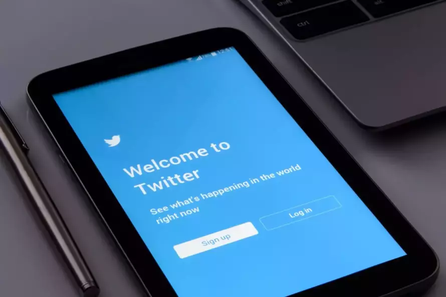Twitter всё-таки уволил половину сотрудников