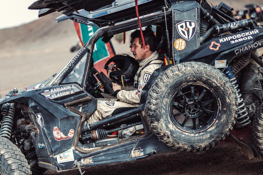 Российский гонщик продаст машину. Ему нечем платить команде после отказа осудить свою страну