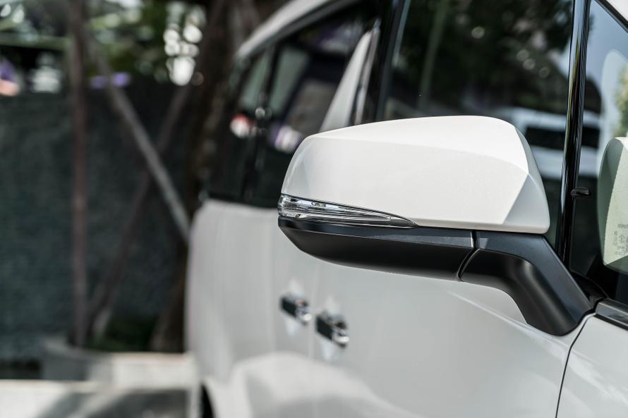 Иномарки «золотого гаишника» решили распродать по дешёвке