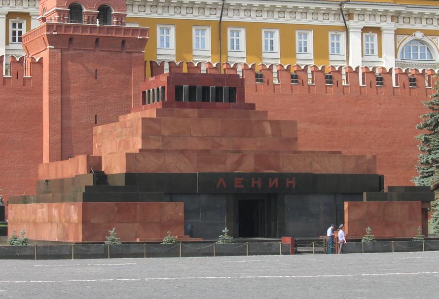 В Москве задержали людей, молившихся за Ленина. Полиция решила, что это пикет