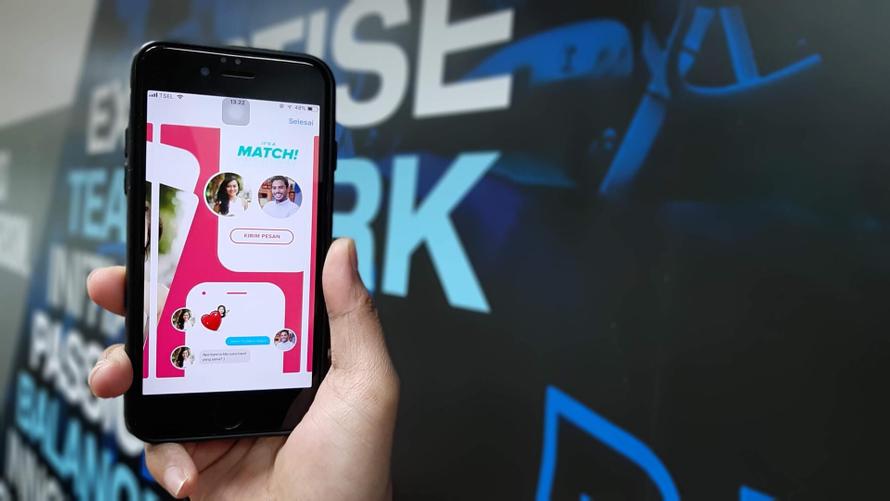 Мужчины нашли нейросетям необычное применение. Успех в Tinder почти гарантирован
