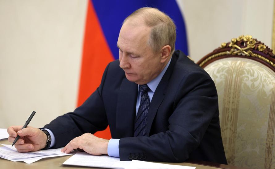 Путин пообещал решить все проблемы со снабжением военных