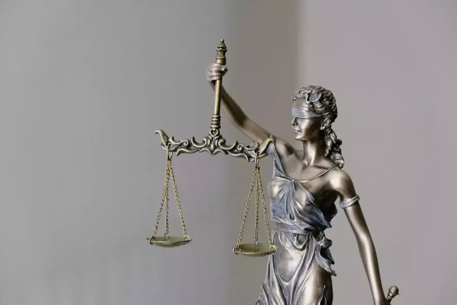 Что будет, если выложить чужие нюдсы? Ничего хорошего, даже если вы школьница