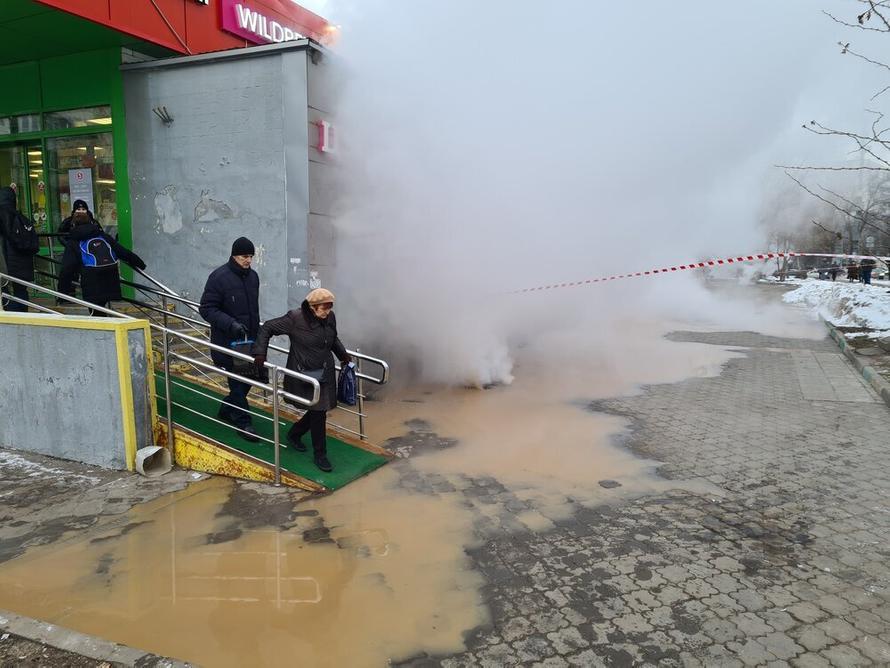 Клиентов Wildberries внезапно «пропарили» прямо в пункте выдачи: видео