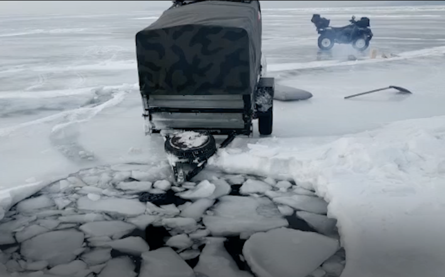 Россиянин выехал на Байкал на иномарке. Теперь она на дне с рыбами