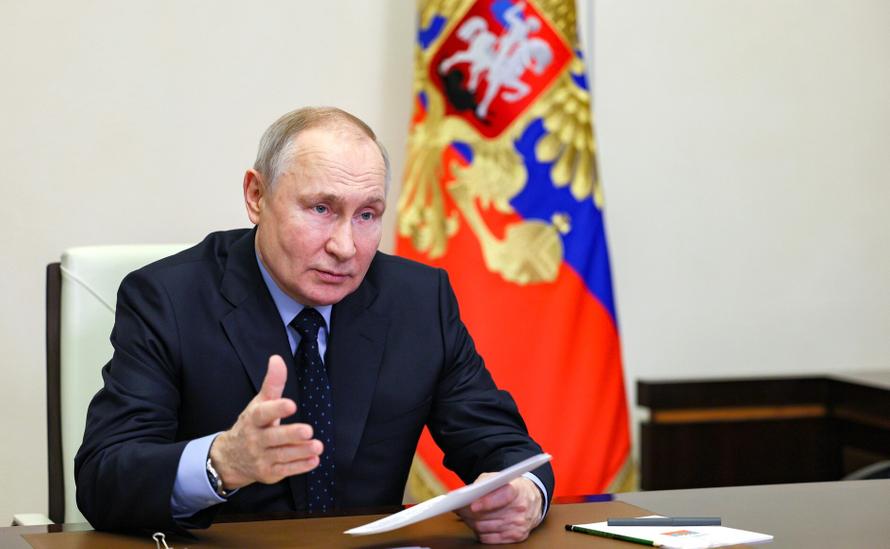 Путин признал, что российской экономике ещё достанется из-за санкций