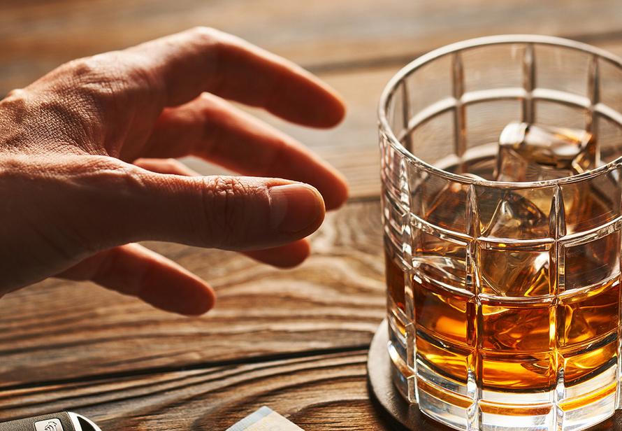 Россиянин пожаловался в полицию на плохой сервис в рехабе. Из-за хамства персонала он снова запил