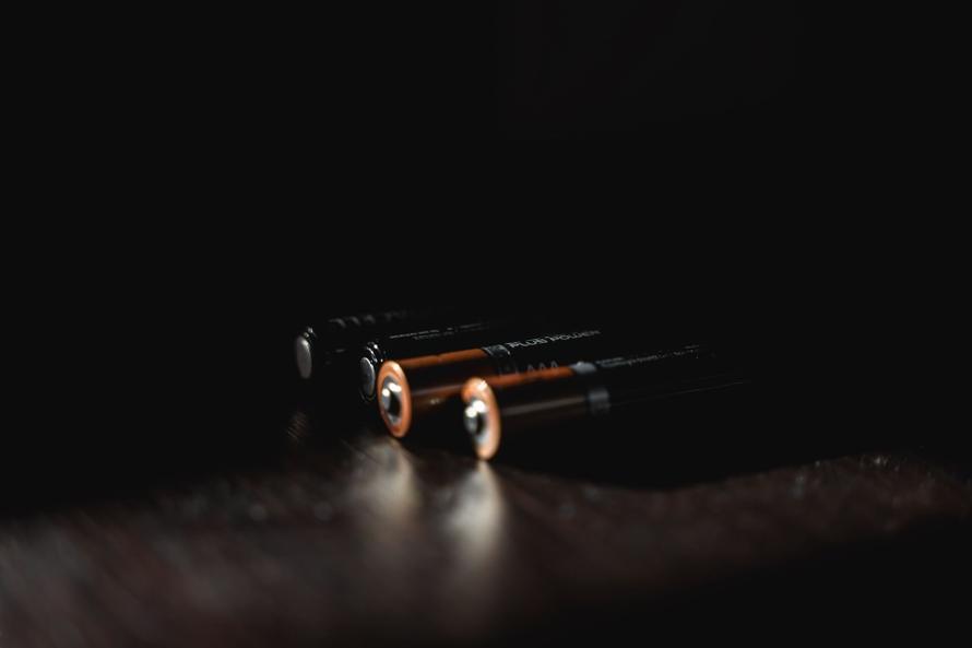 Duracell уходит из России, уступая место «обычным батарейкам»