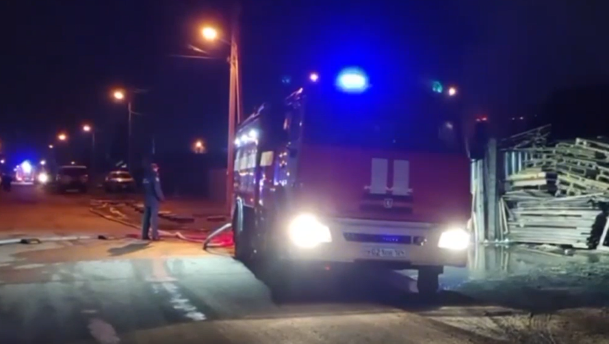 На российском складе пивного оборудования случился пожар. Тушили всю ночь