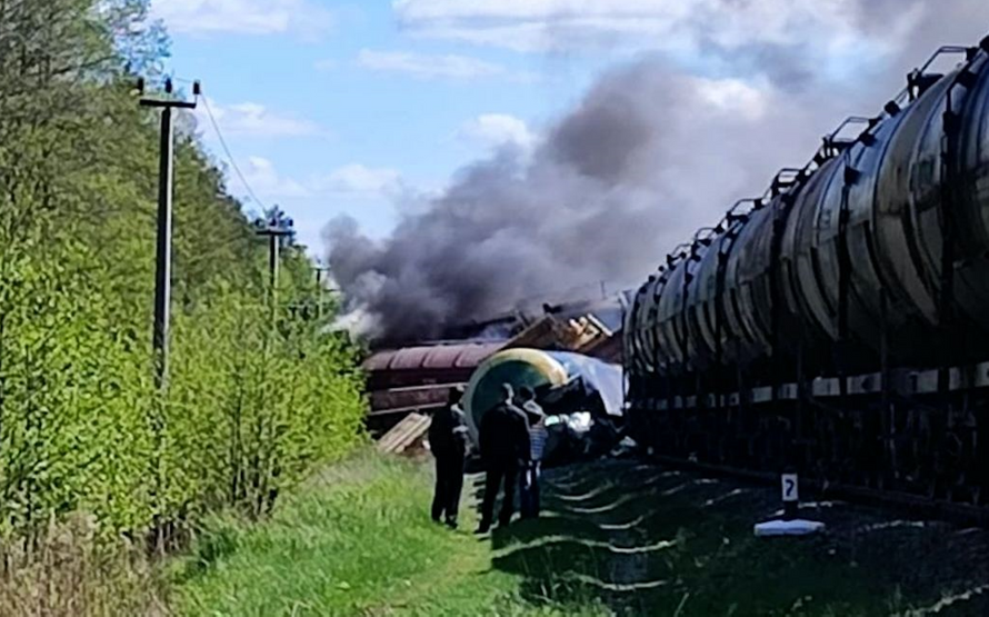 В Брянской области с рельсов сошёл грузовой поезд. Это диверсия