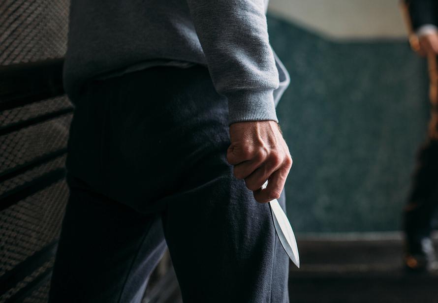 Российский пенсионер решил выяснить отношения с бывшей и всадил в неё нож 20 раз