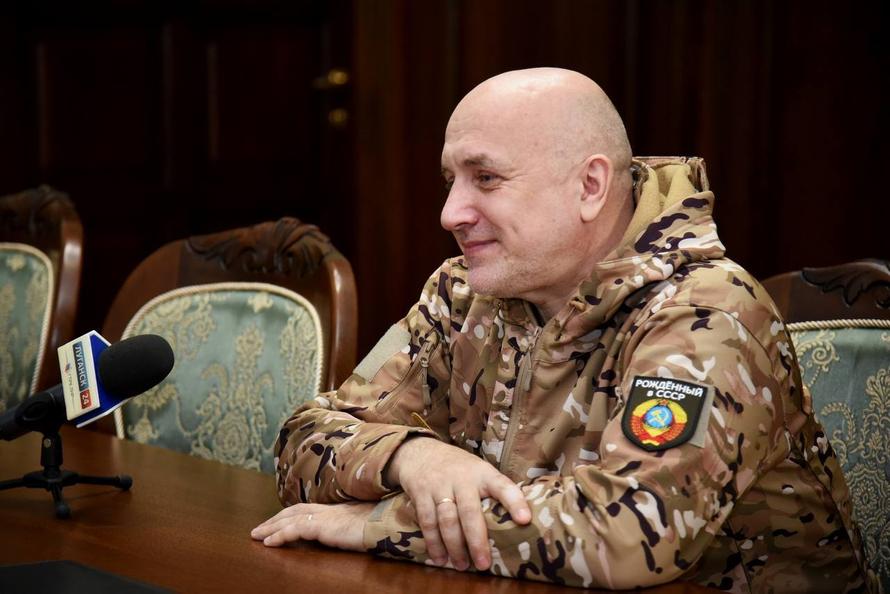 Врачи вывели из комы писателя Прилепина. Он в стабильном состоянии