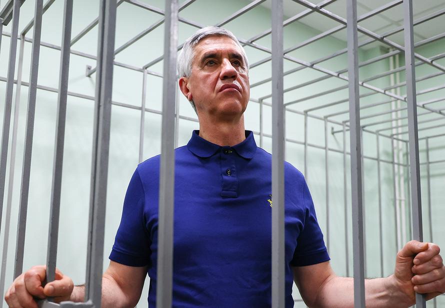 «Толя-бык» по прозвищу Челентано. Красноярский депутат Анатолий Быков оказался серым кардиналом преступного мира и получил 17 лет строгача