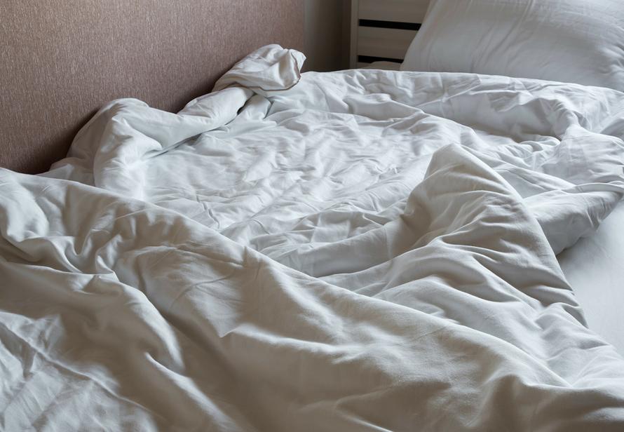 Молодая петербурженка обвинила в изнасиловании босса и его жену. Всё случилось в командировке