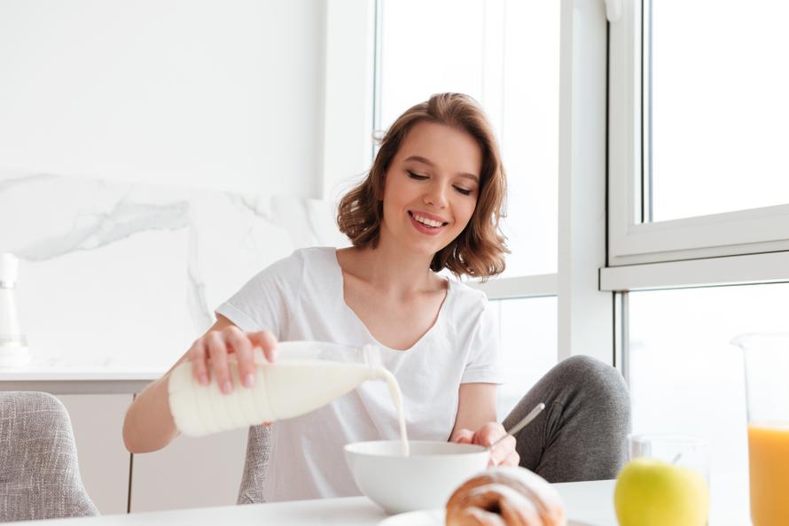 Диетолог перечислила продукты, которые укрепят ваши кости. Не творогом единым