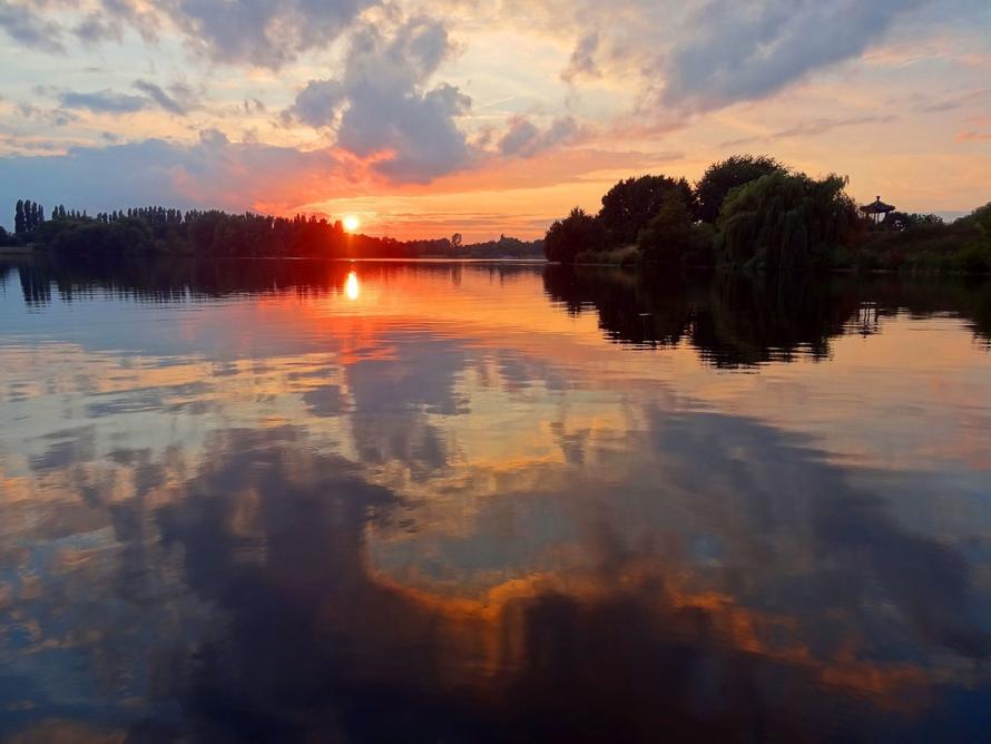 Выходные в Москве будут тёплыми, но не жаркими. Не то что на Урале