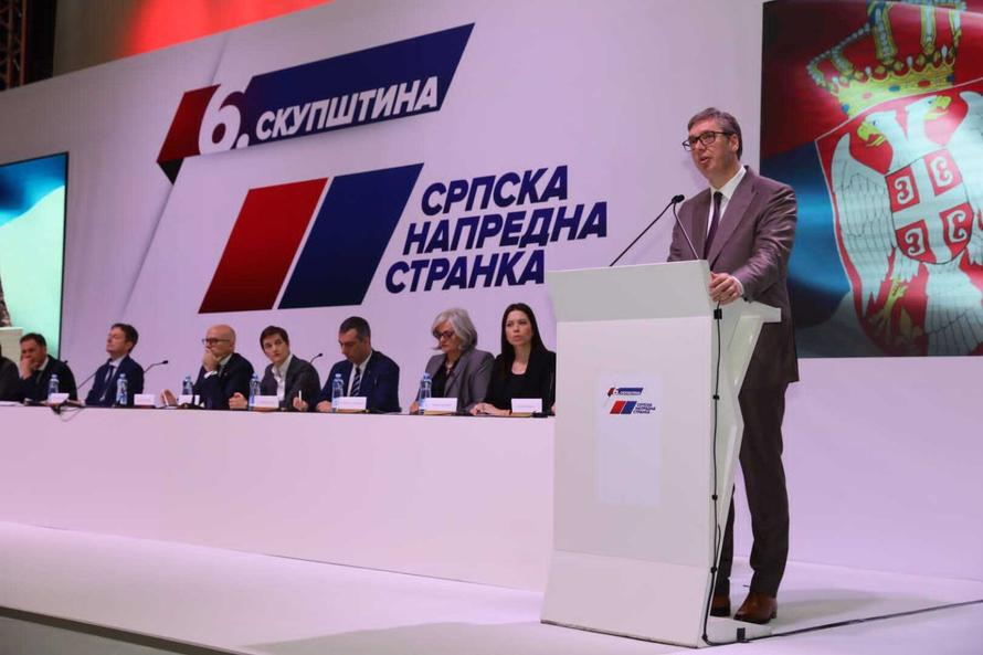 Президент Сербии ушёл с поста лидера правящей партии. Что творится на Балканах?
