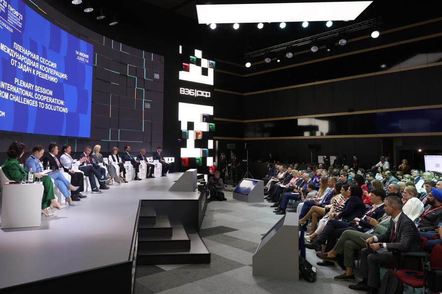 На ПМЭФ-2023 российская делегация обсудила сотрудничество с коллегами из Мьянмы